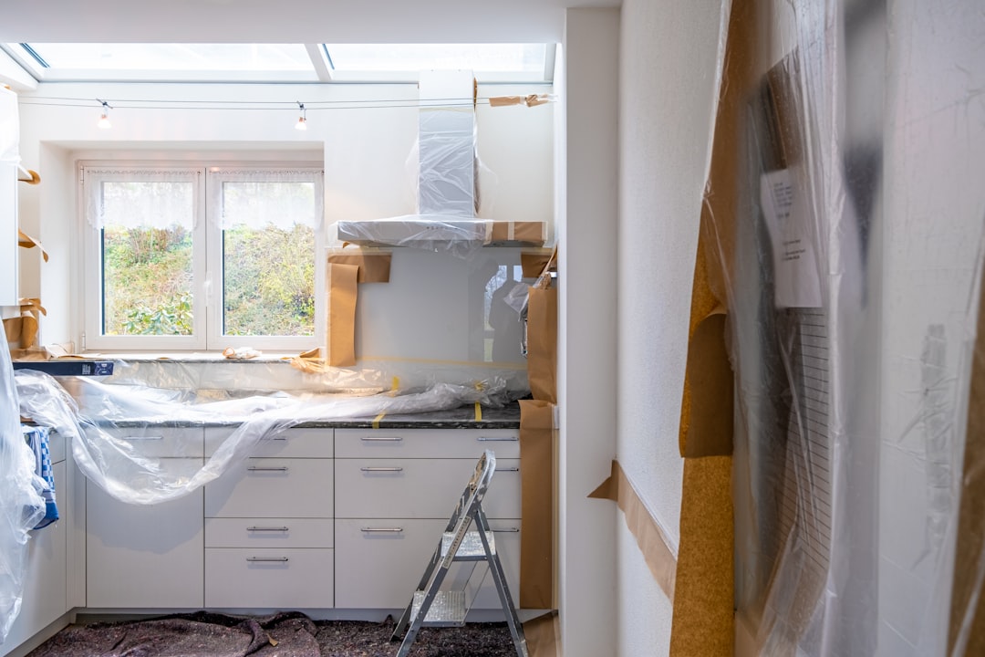 How to decorate a small house to make it look bigger